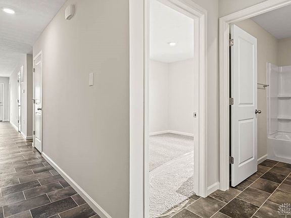 3rd image of 93 E Kentucky Ave