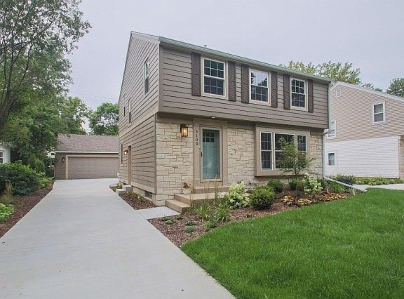2nd image of 6109 N Shoreland Ave