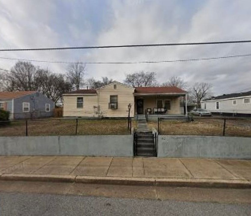 1st image of 1102 Chicago Ave