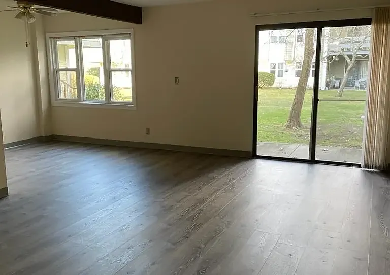 Hyannis House Apartments — Photo 3