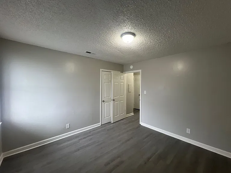 217 Greenleaf Cir — Photo 11
