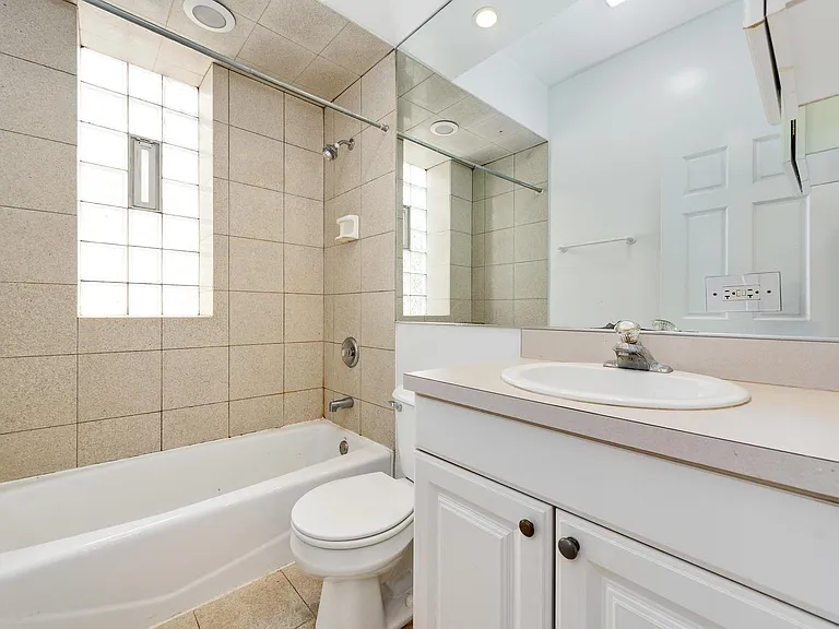 2103 N Kenmore Ave #1R — Photo 9