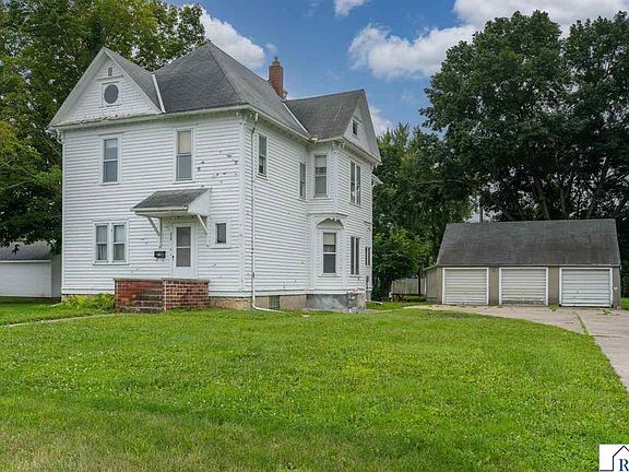 3rd image of 216 Cleveland Ave W