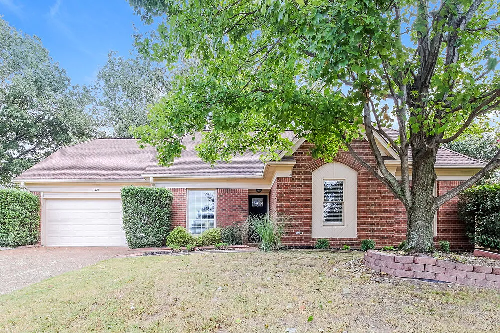 3 bed, 2.0 bath, 2668 sqft, $2,095 — Photo 1