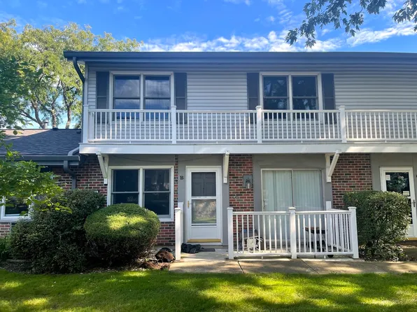 203 Emerson Ct Unit B, Bloomingdale, IL 60108