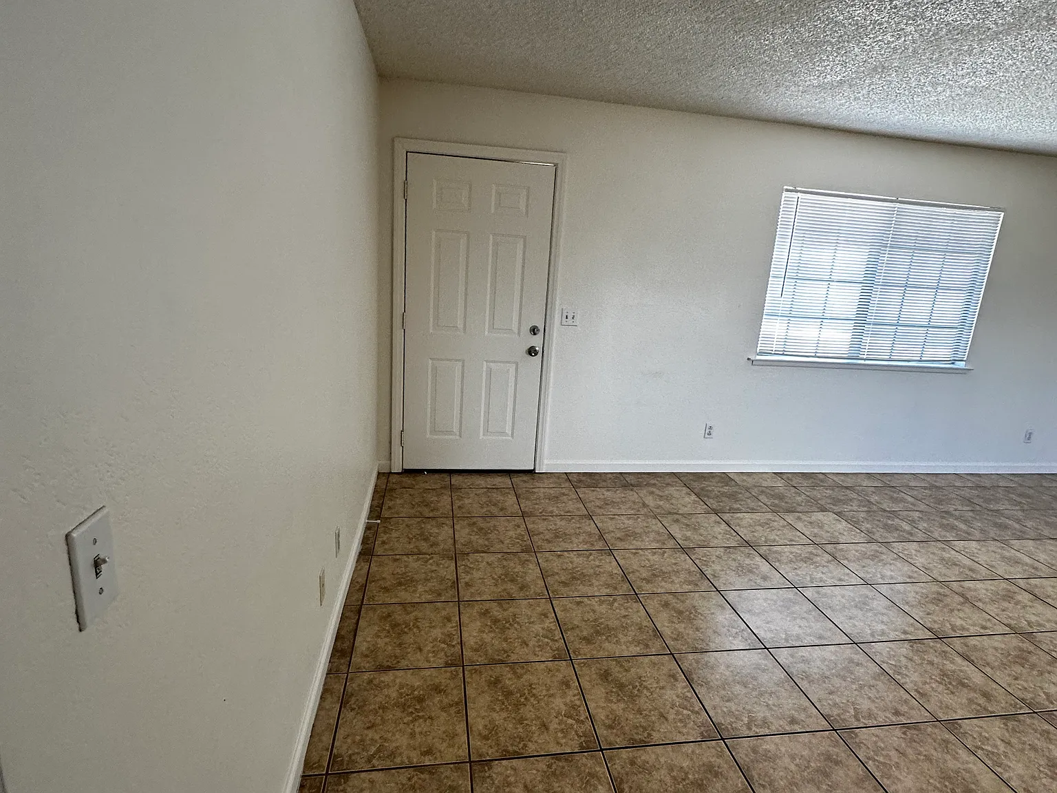 2 bed, 902 sqft, $1,250 — Photo 3