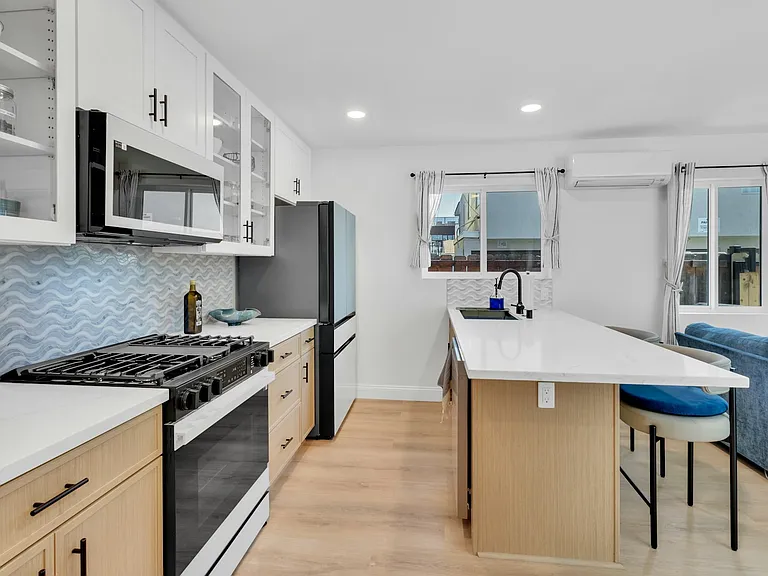 4241 Cherokee Ave — Photo 6