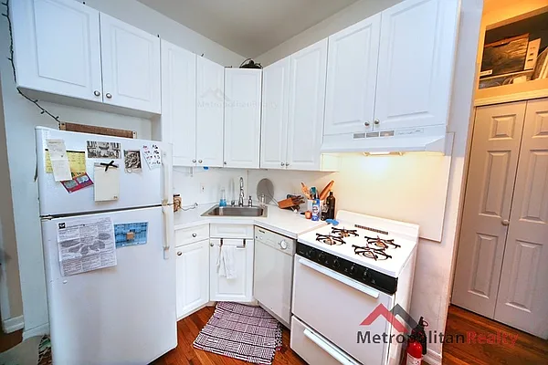 Rented by Metropolitan Realty | media 6