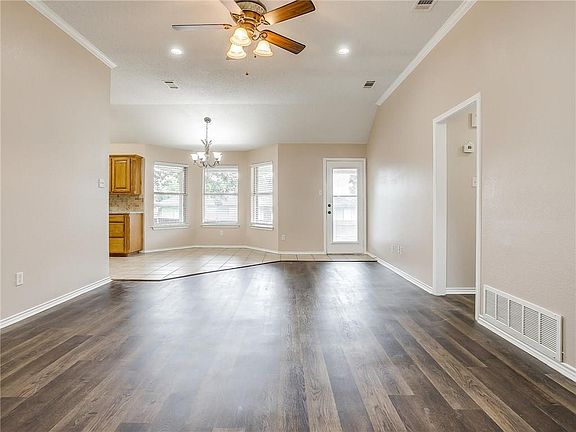 5th image of 512 Pleasant Valley Dr