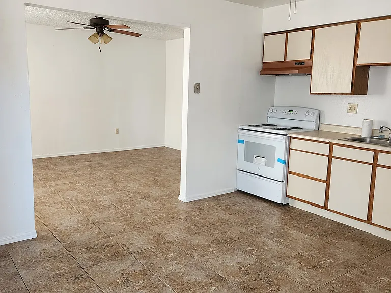 214 W Castillo Ave — Photo 2