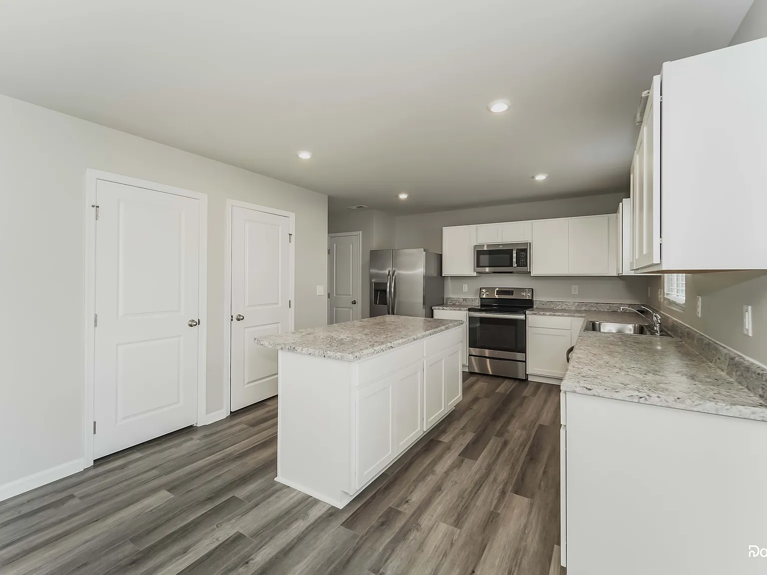 4 bed, 2.5 bath, 2220 sqft, $2,445 — Photo 4