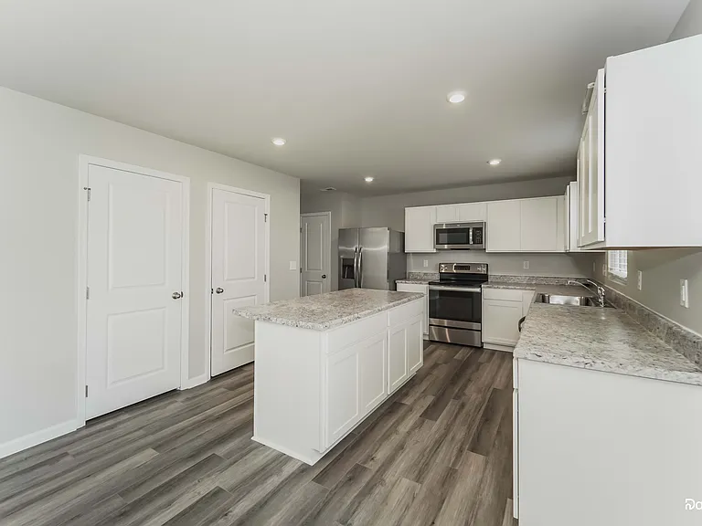1017 Jeffrey Ct SW — Photo 4