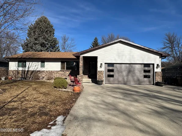 1709 Bruhn Ave NE, Watertown, SD 57201