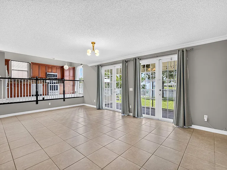 1204 Oakwater Dr — Photo 24