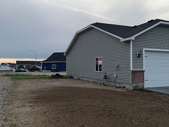 2nd image of 1303 Helix Blvd