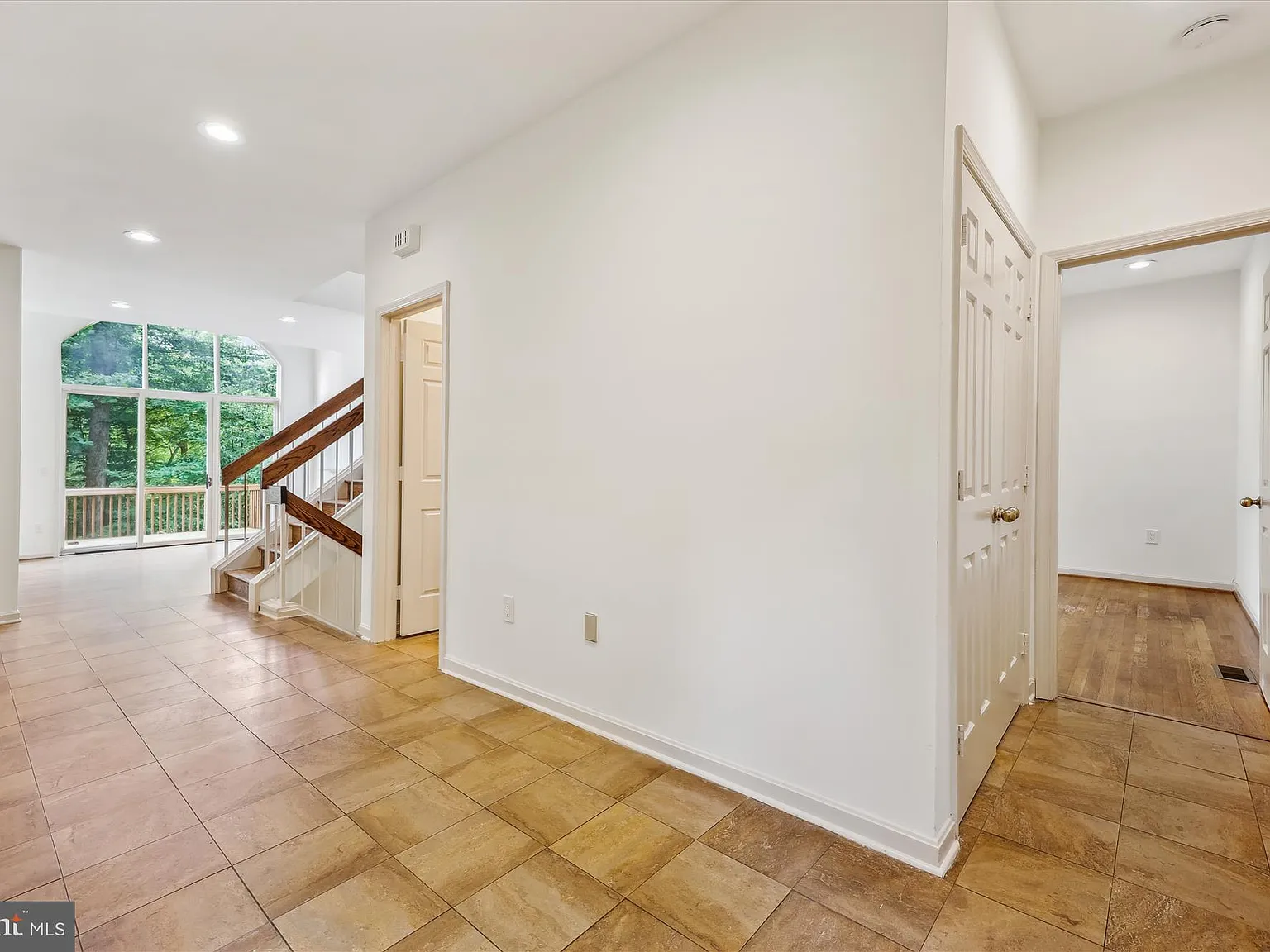 4 bed, 3.5 bath, 3400 sqft, $5,150 — Photo 2