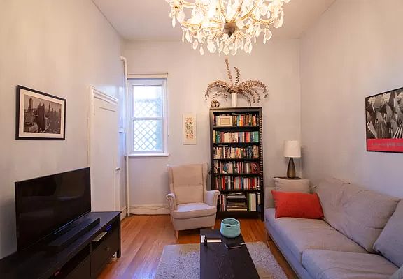 3rd image of 356 Hoyt St