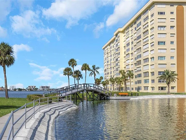 4700 Cove Cir #107 — Photo 45