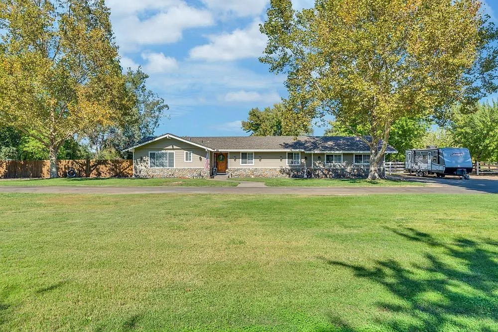 9933 Sheldon Rd photo 1