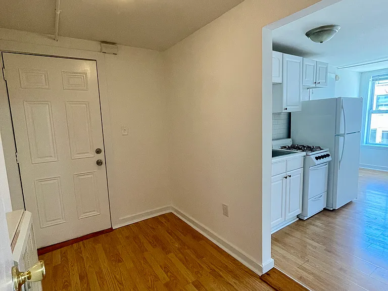 434 Warren St #1 — Photo 4