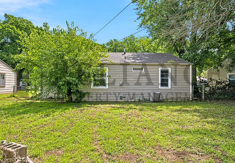 4421 S Oak Ave — Photo 3