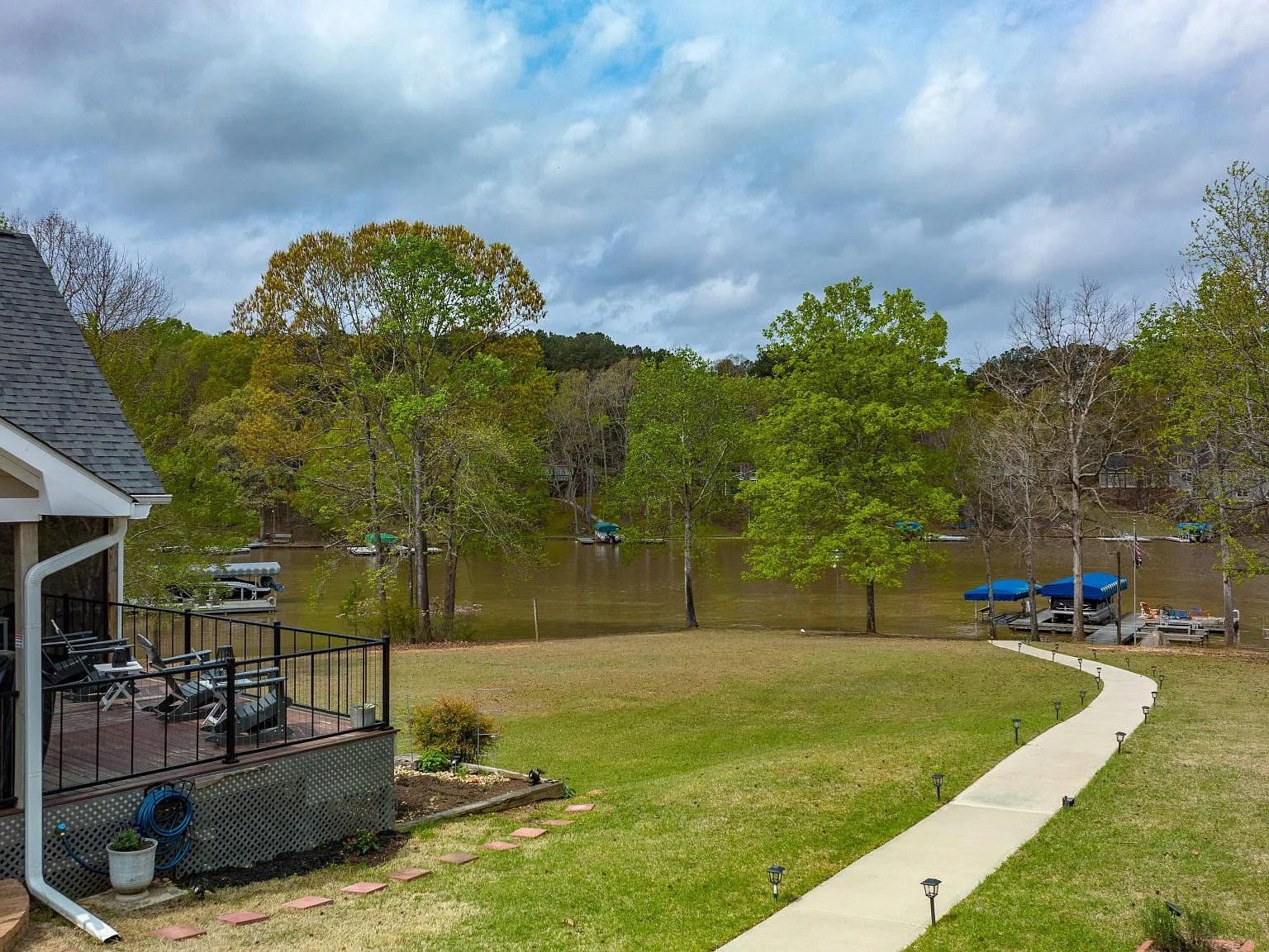5 bed, 3362 sqft, $5,500 — Photo 2