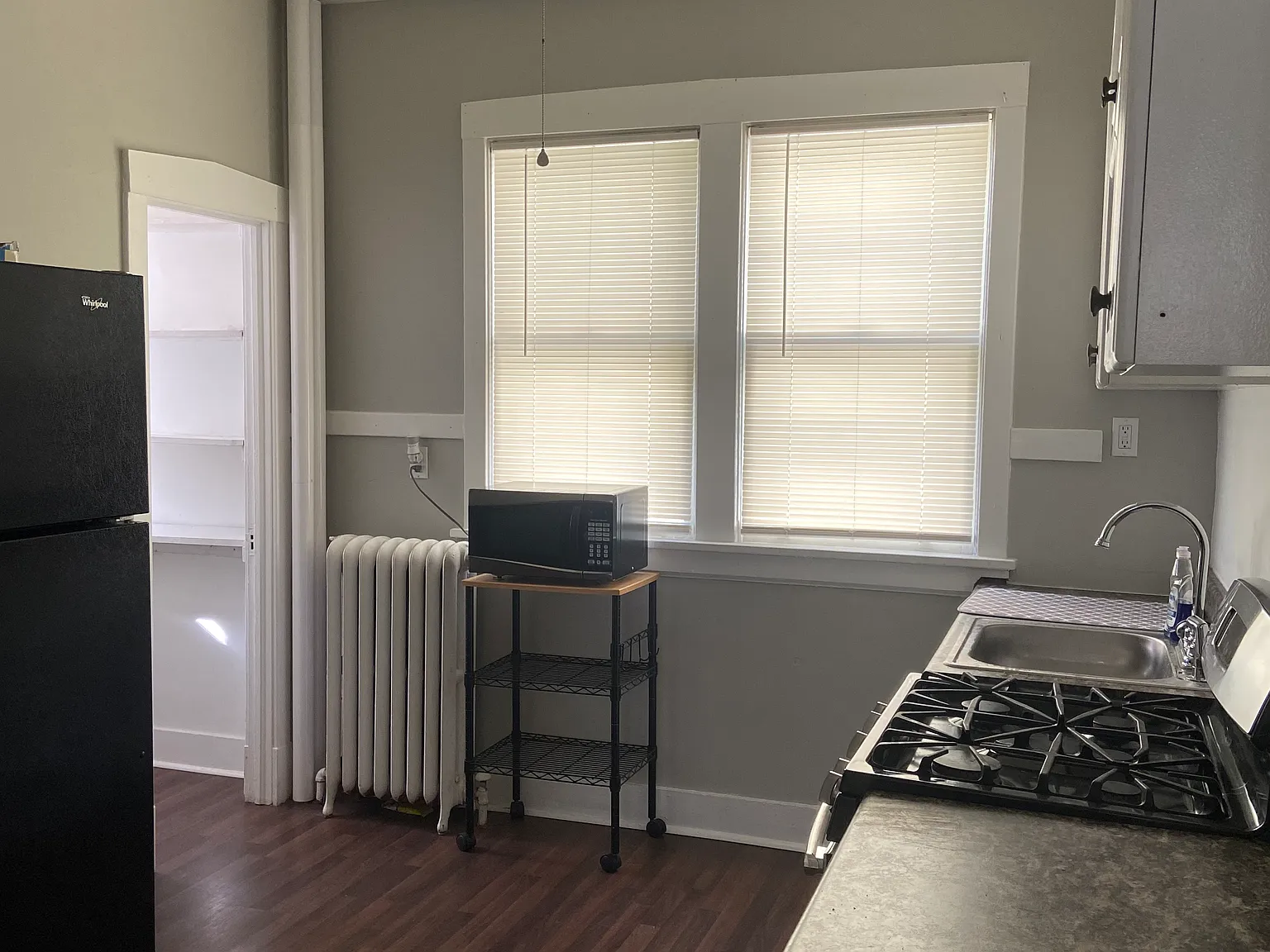 3 bed, 1000 sqft, $1,700 — Photo 3