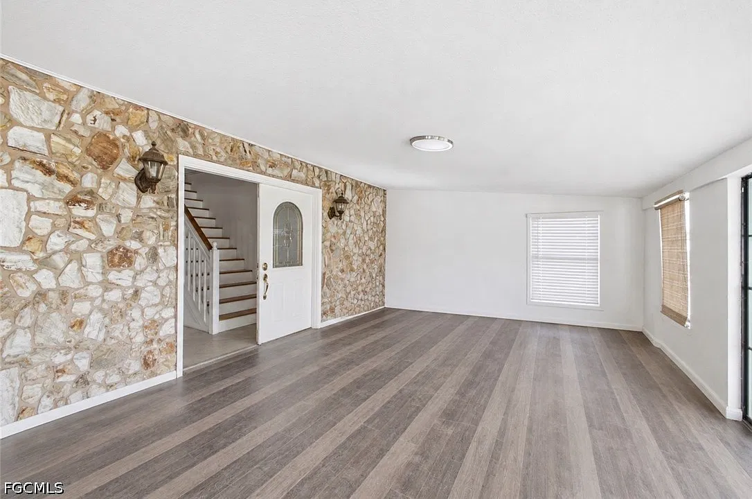 3 bed, 3.5 bath, 3022 sqft, $2,800 — Photo 2