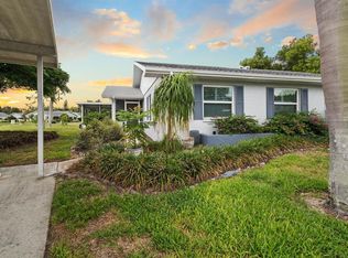 2343 Glenmore Cir, Sun City Center, FL 33573