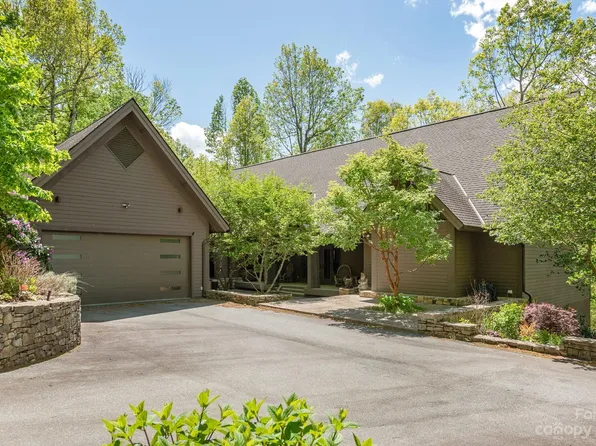 143 Poplar Loop Dr, Flat Rock, NC 28731