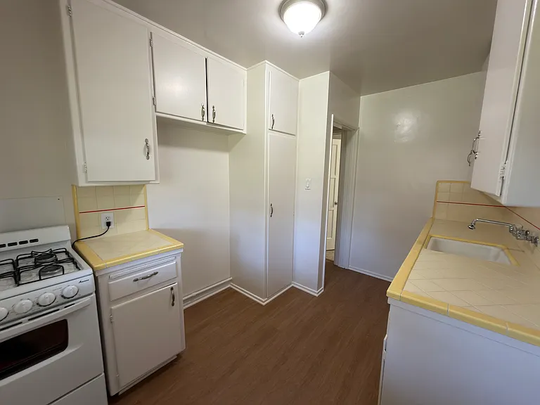 322 S Clark St #322 — Photo 6