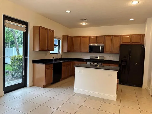 655 NE 193rd St — Photo 3