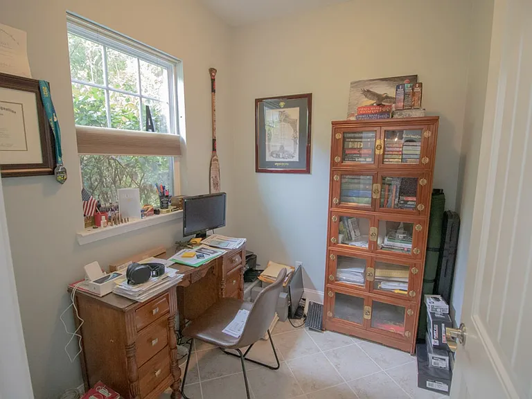4 Gresham Ln — Photo 16