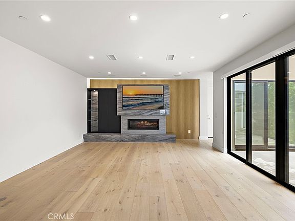 3rd image of 1511 Cliff Dr