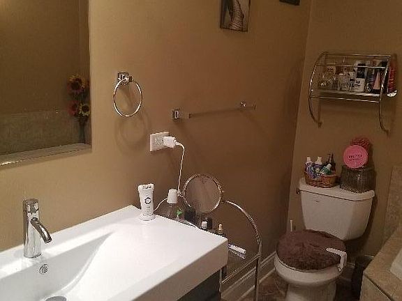 3rd image of 1121 E Randville Dr