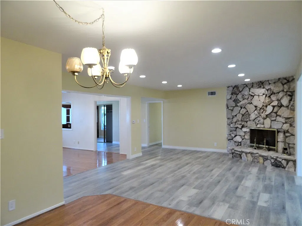 4 bed, 2364 sqft, $4,500 — Photo 3