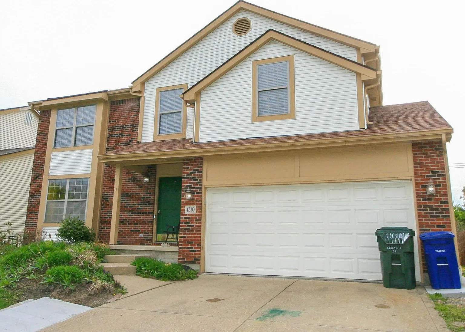 4 bed, 2300 sqft, $2,999 — Photo 3