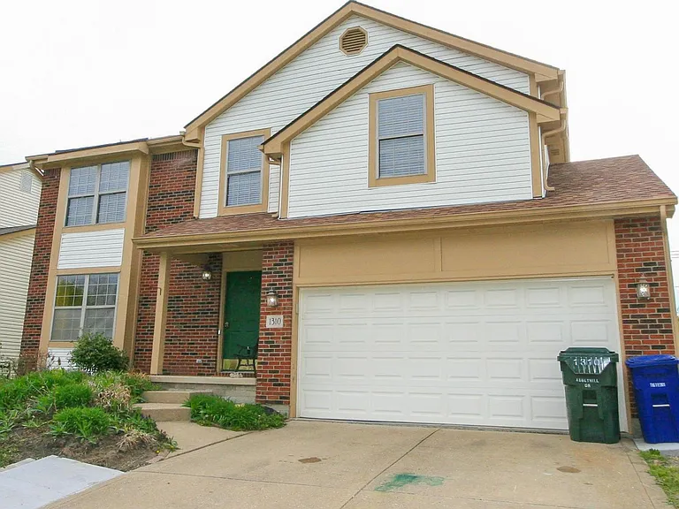 1310 Abbeyhill Dr — Photo 3