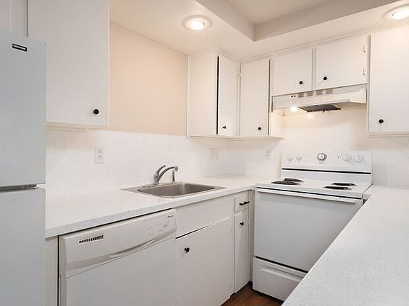 5th image of 8103 NE 13th Ave #8103B