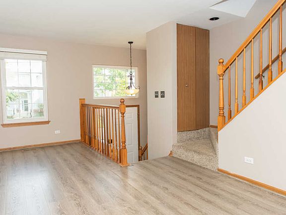 4th image of 815 Essex Cir