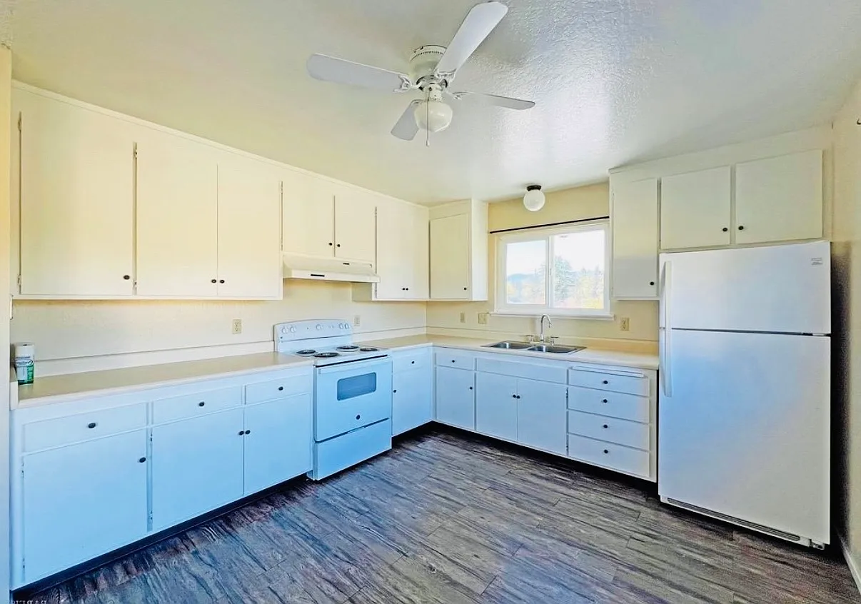 2 bed, 850 sqft, $1,700 — Photo 1