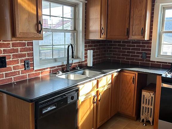 2nd image of 118 E Fleming Ave