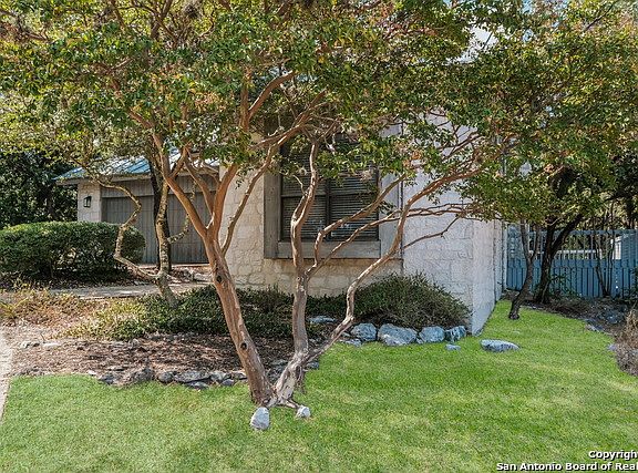 3rd image of 7439 Hummingbird Hill Ln