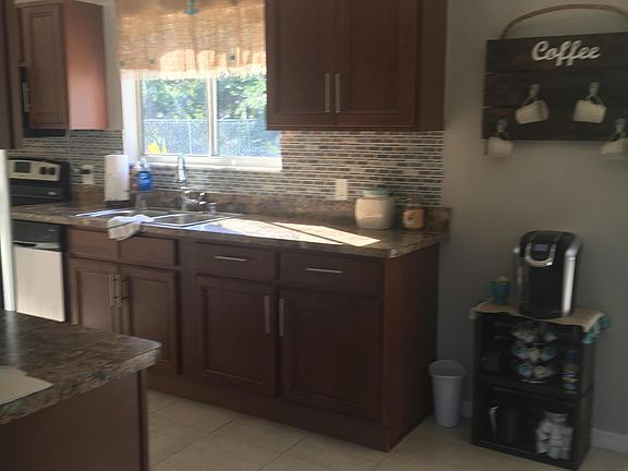 4th image of 2749 SE Geneva Avenue