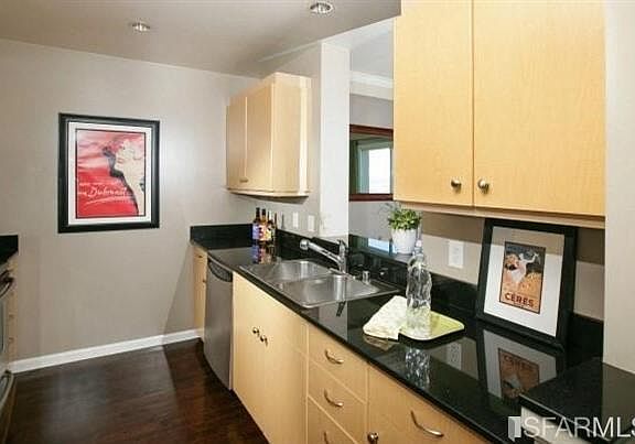 4th image of 140 A South Van Ness Ave #1029