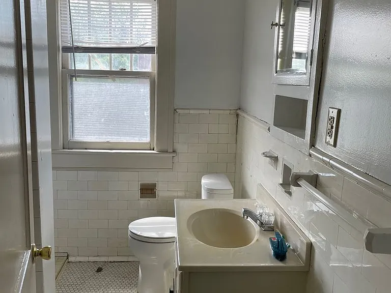 2324 Orange Ave NW — Photo 8