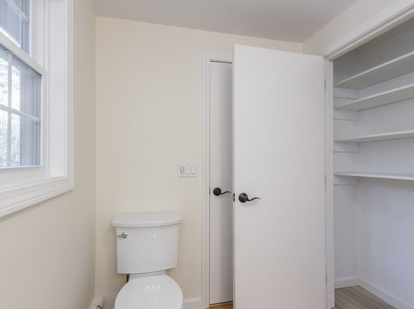 4B Jessica Ln, Hudson, NH 03051