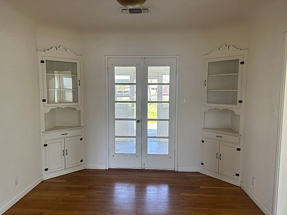 3rd image of 606 W Florinda St