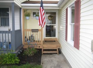 17 Lakeview Ter, Sussex, NJ 07461