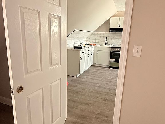 2nd image of 27-29 Emma St APT 3
